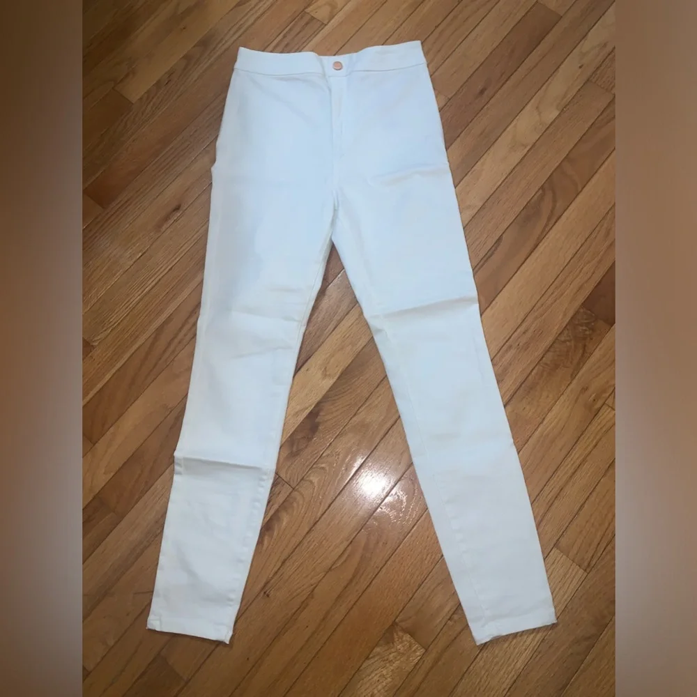 Guess Los Angeles White Cigarette Pants - 28 - Mint Condition - wore once - Picture 5 of 7